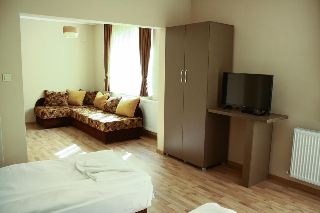 Guest House Central Kurdzhali ภายนอก รูปภาพ