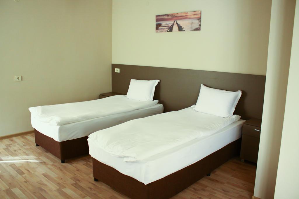 Guest House Central Kurdzhali ภายนอก รูปภาพ